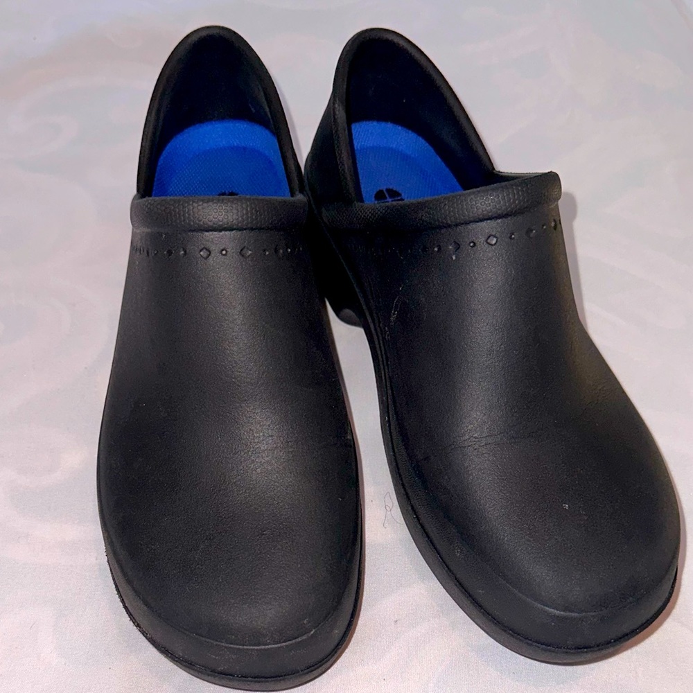 Shoes for crews Discover the comfort and slip-resistant safety of our SFC Clogg